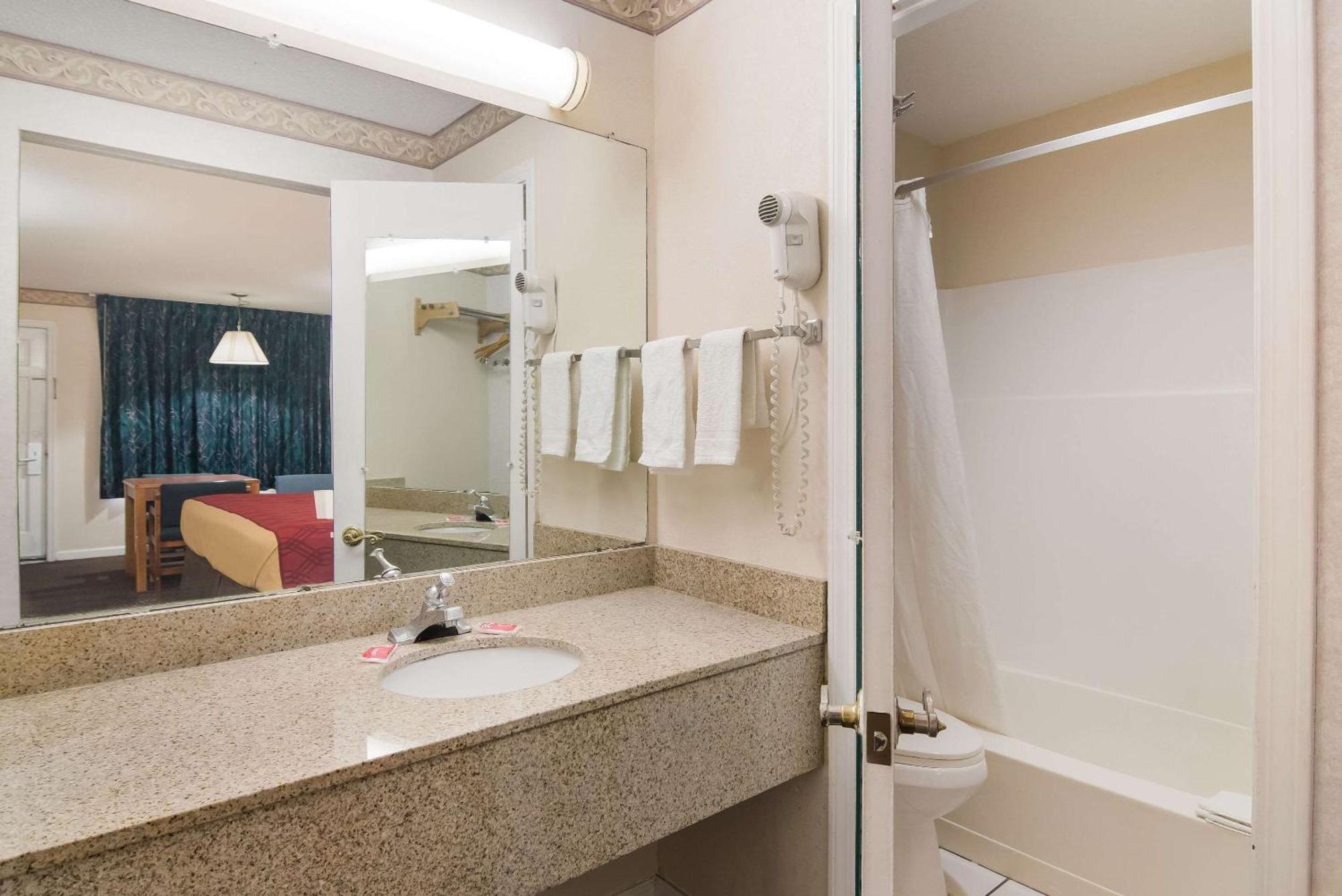Econo Lodge Calhoun North Damascus Zewnętrze zdjęcie